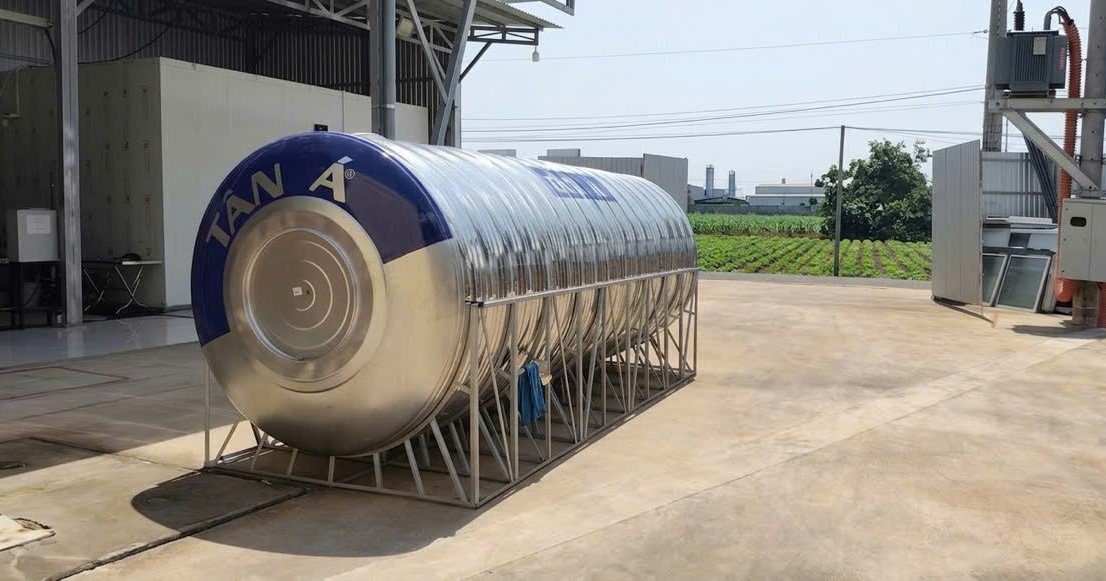 Téc inox 9000L nằm và bồn inox 9000L ngang